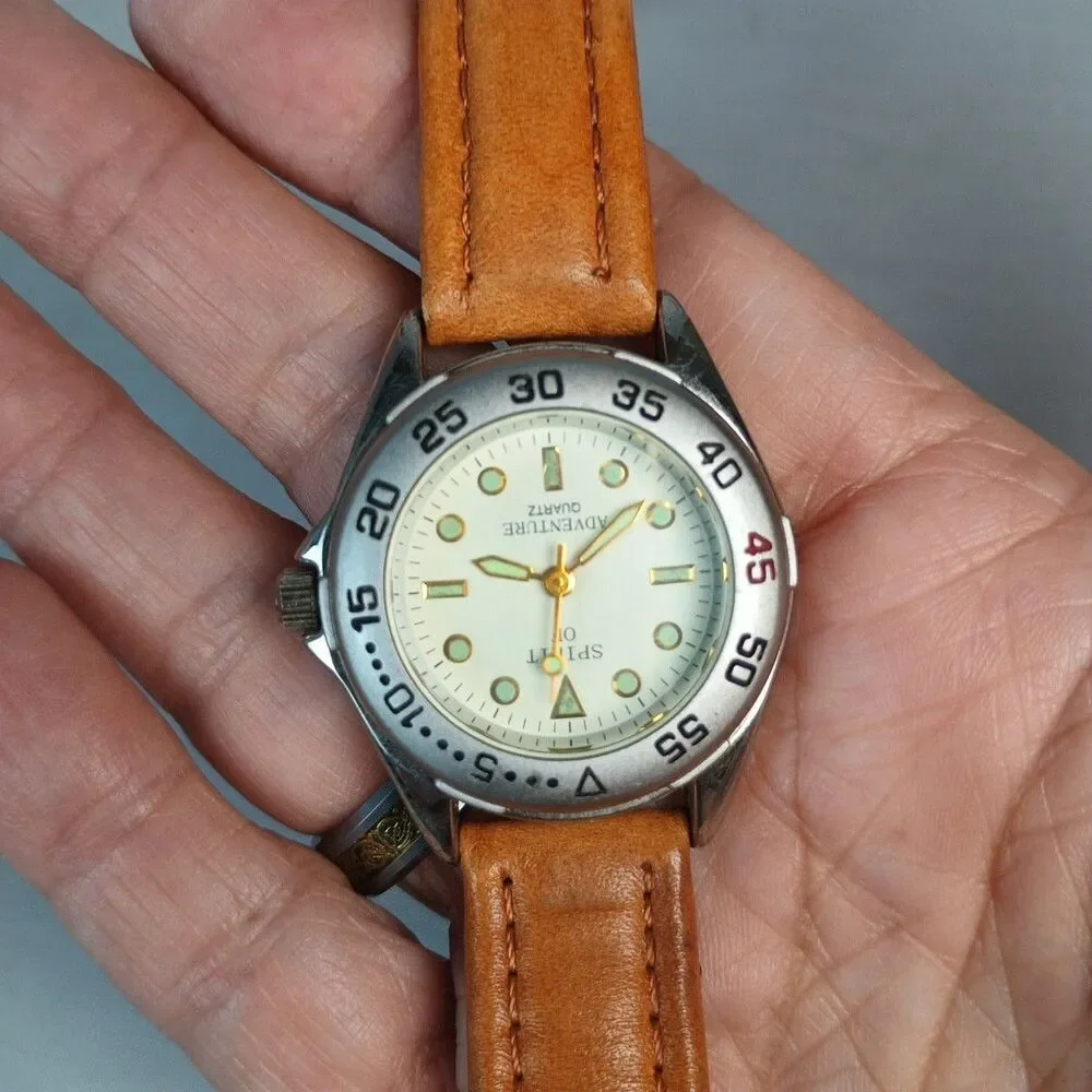 Vintage Spirit Of Adventure Watch Unisex Quartz Silver With GITD Numbers Working